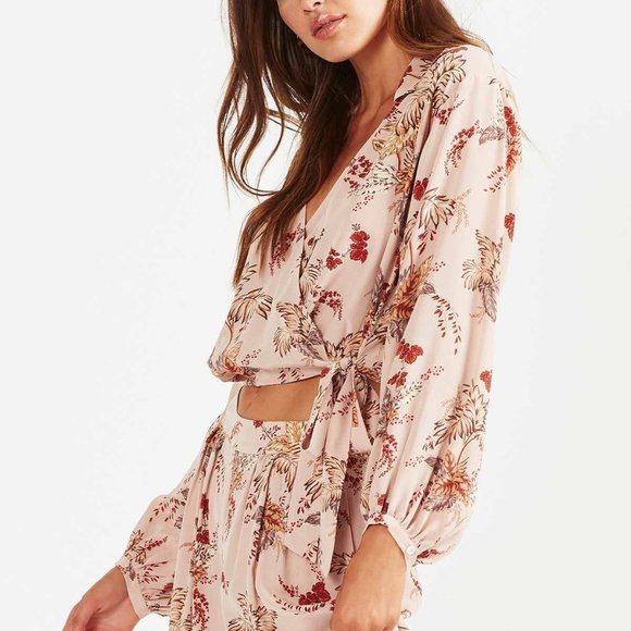 TIGERLILY Silk Mazari Long Sleeve Wrap Crop Top Blouse RRP$249 - Picture 3 of 13